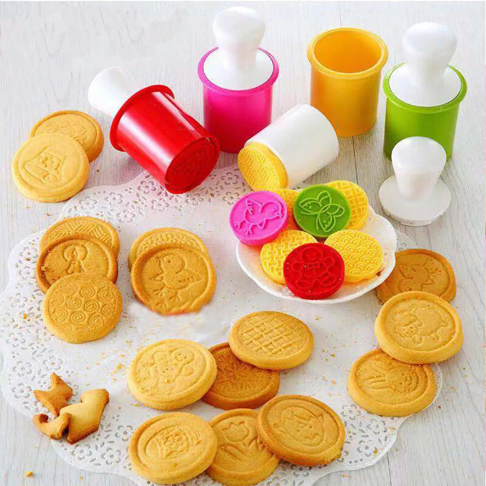 6PCS Christmas Cookie Cutter Cake Mold Snowflakes Button Biscuit Fondant DIY Stamping Mould Pastry Cakes Decor Baking Tool