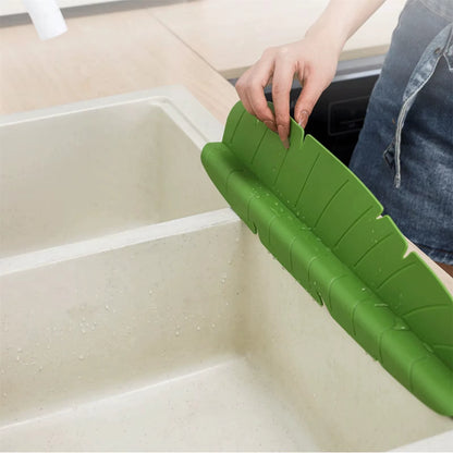 Kitchen Sink Water Guards Soft Banana Leaf Shape Water Sink Flap Block with Suckers Oil-Proof Proof Sink Access