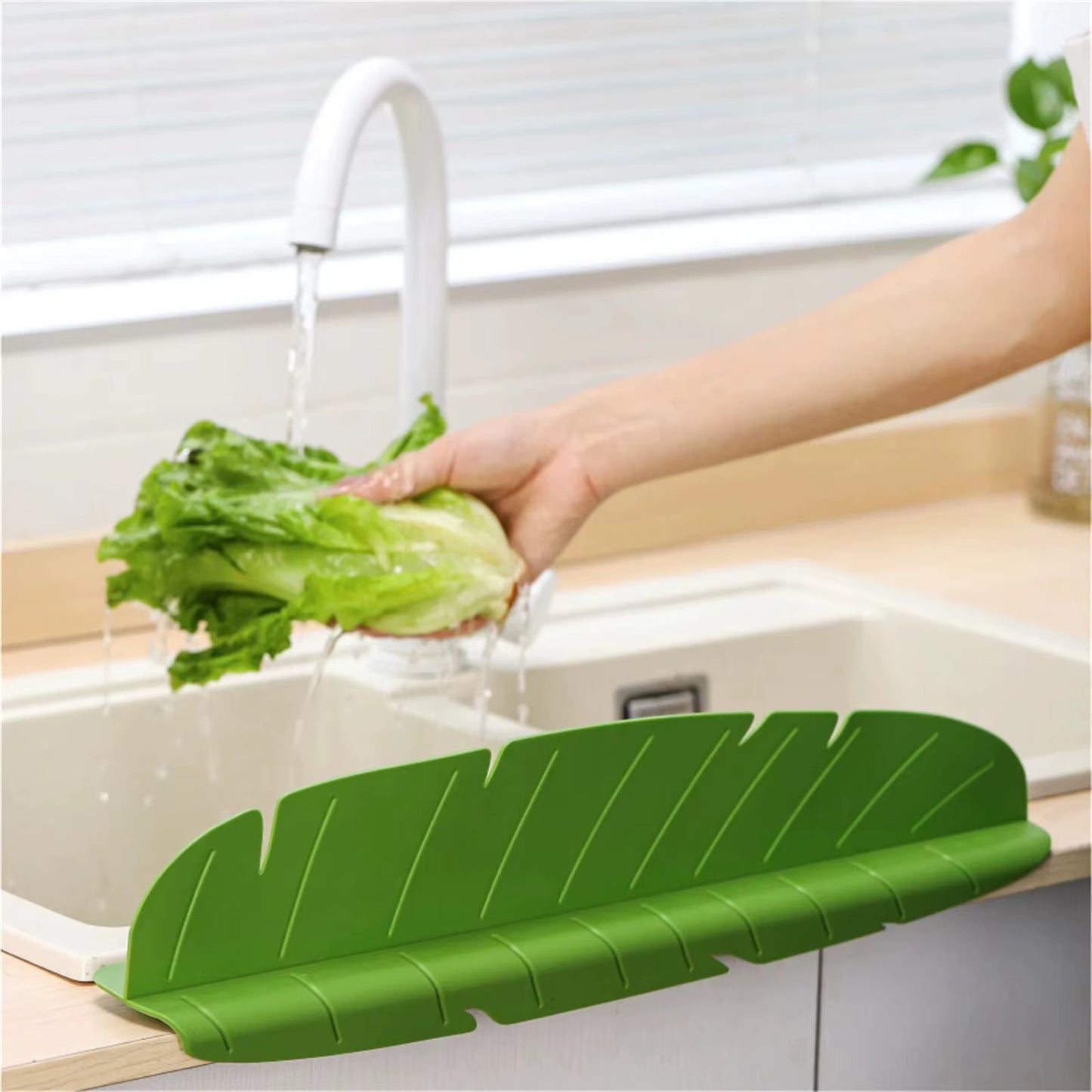 Kitchen Sink Water Guards Soft Banana Leaf Shape Water Sink Flap Block with Suckers Oil-Proof Proof Sink Access