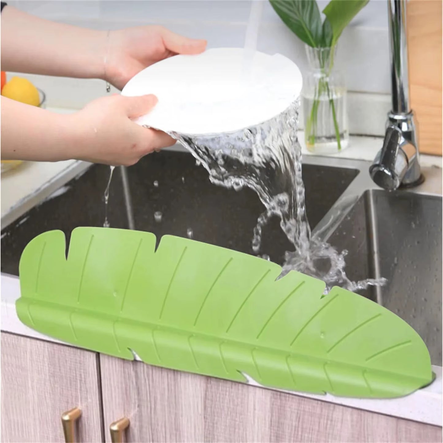 Kitchen Sink Water Guards Soft Banana Leaf Shape Water Sink Flap Block with Suckers Oil-Proof Proof Sink Access